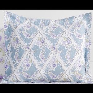 Pottery Barn Duvet Cover and Shams for full bed